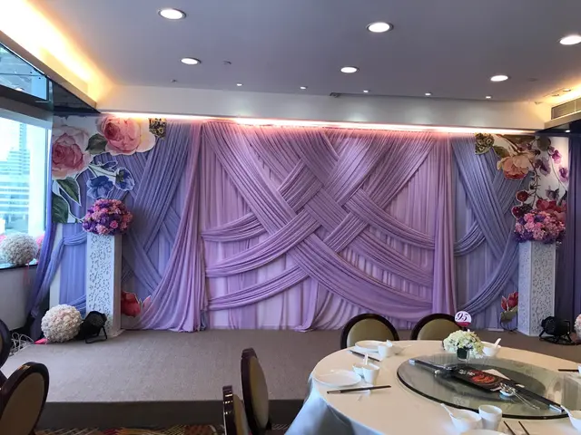 婚宴場地佈置，顏色柔和浪漫