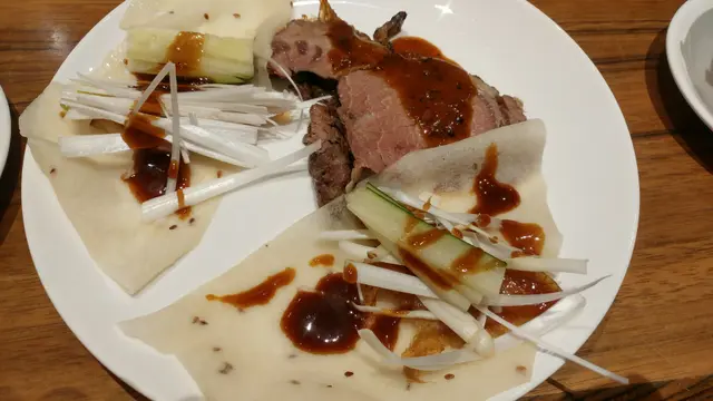 片皮鴨水準高; 肉眼扒有牛肉味, 不錯! 