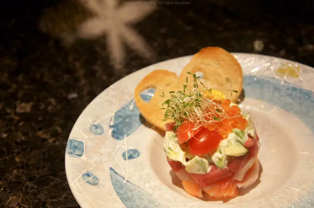 牛油果魚生他他伴法包