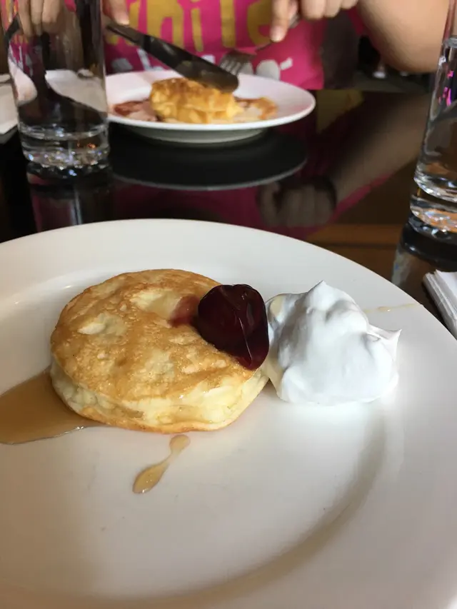 香濃蛋味👍🏼口感鬆軟，配上糖漿忌廉，味道一流