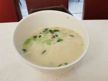 嫩鸡煨面