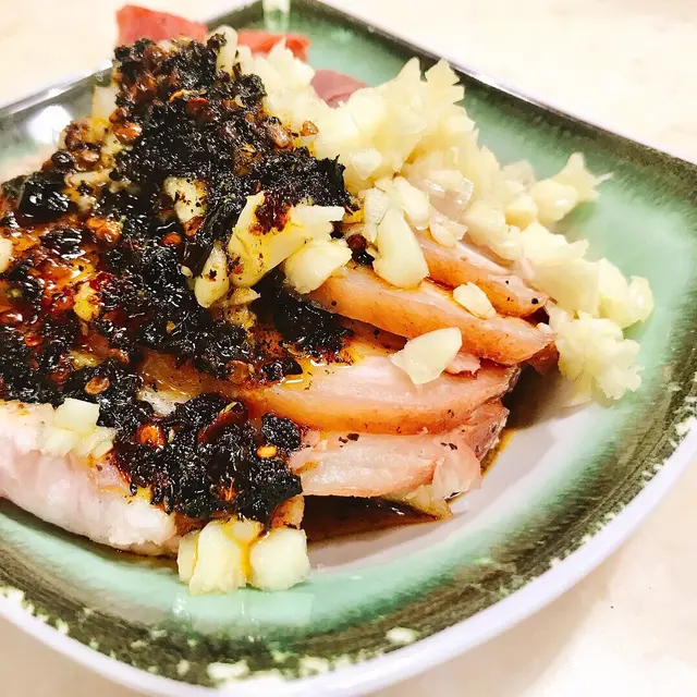 麻辣燻蹄刀削麵 