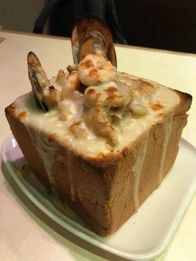 磚頭焗白汁海鮮飯