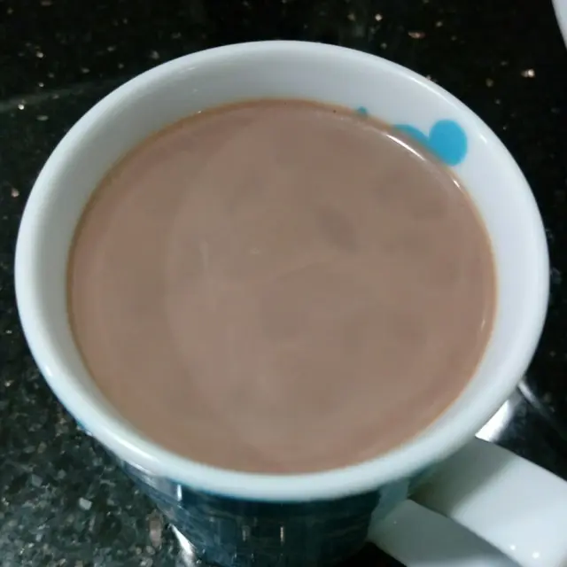 再把第二杯倒入杯子,油脂不明顯