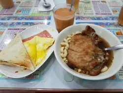 豬扒大大件，味道吾錯，係油膩咗D