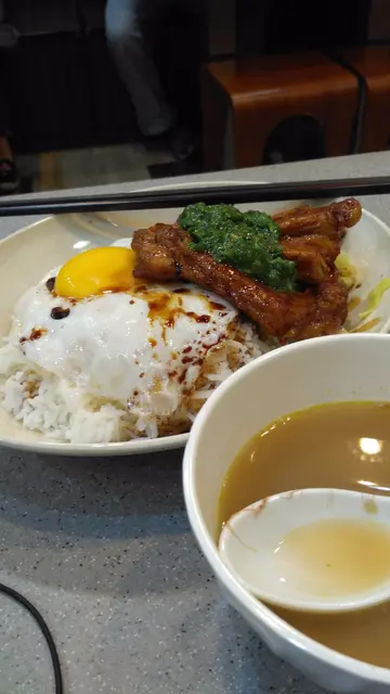 蔥油豬扒蛋飯