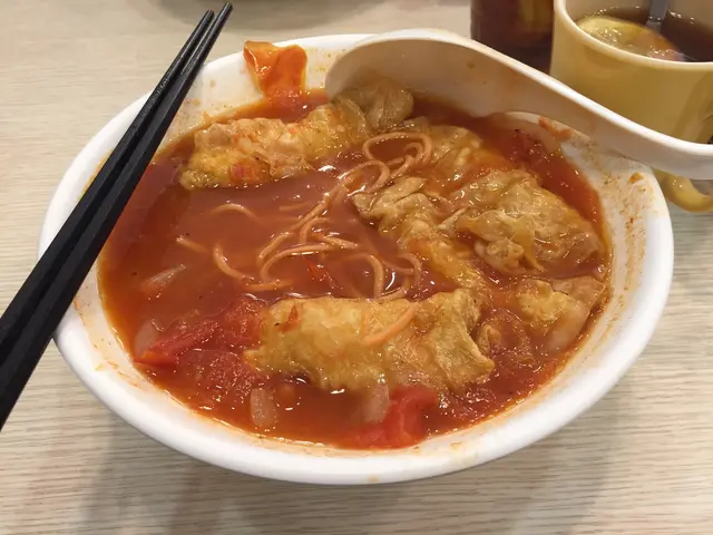 Tasty rich tomato soup base with perfectly cooked tomato noodles. Strongly recommend this for tomato lovers!!