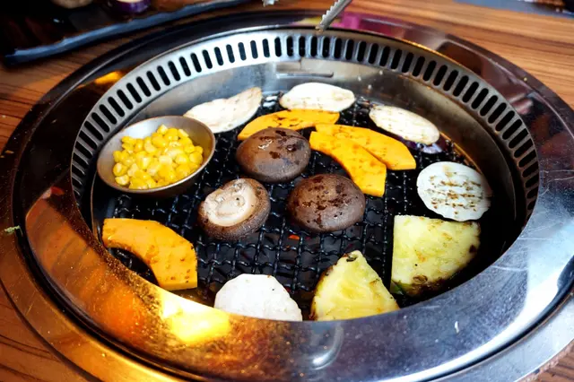 冬菇、茄子、雞脾菇、南瓜、糖心菠蘿、牛油粟米