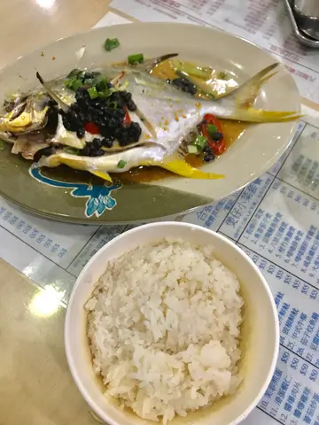 豉汁蒸倉魚晚餐配熱奶茶