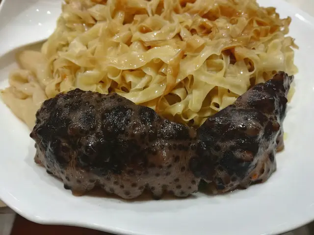 海參花膠撈粗麵