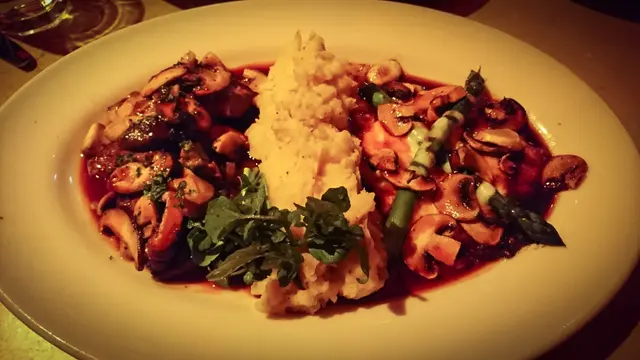 馬德拉酒雞肉拼DIANA黛安牛扒