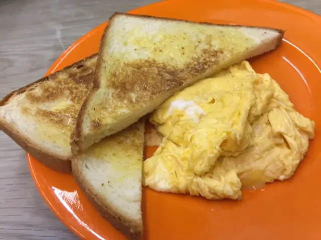 牛油多士拼炒蛋