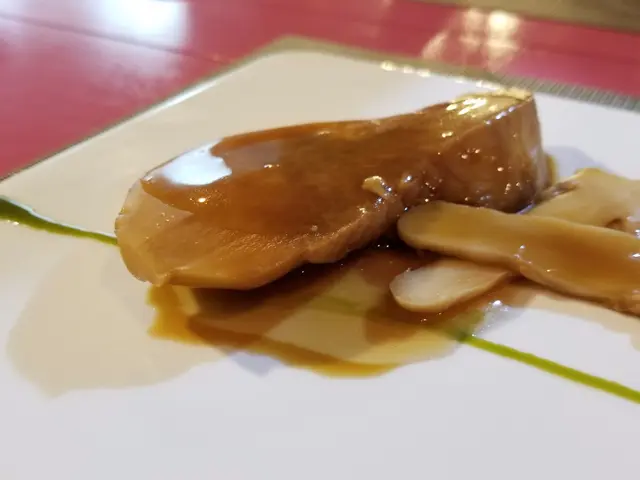 龍舌蘭蜜牛油果拼松茸鮑片