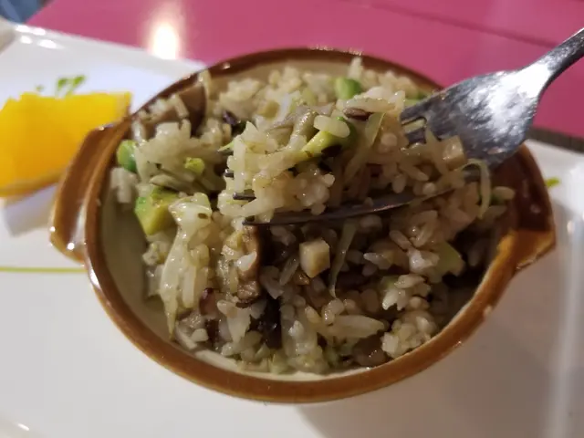 有機椰油牛油果炒飯