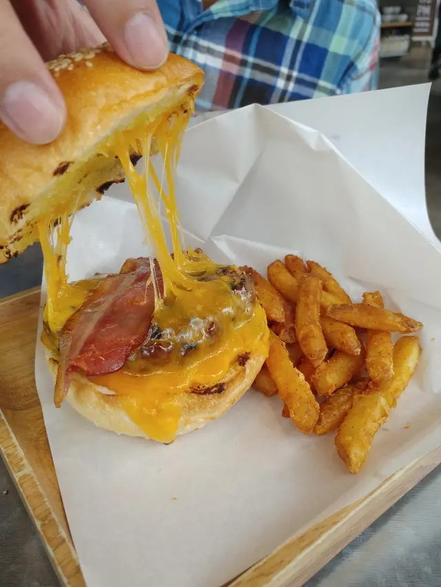 暖,薯條不錯,包太乾無味