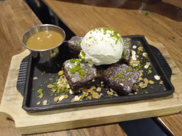 鐵板朱古力布朗尼配雪糕