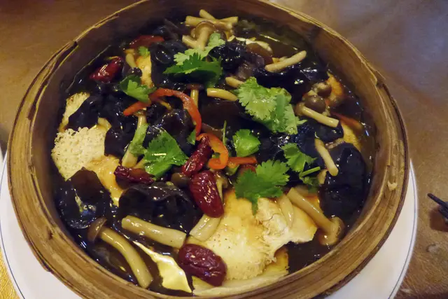 籠仔雲耳靈芝菇蒸猴頭菇