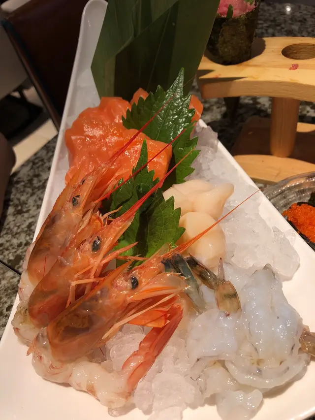 三文魚難咬，大蝦唔乾淨