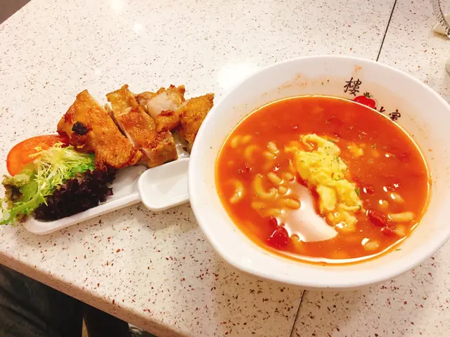 番茄通粉配牛乳炒蛋香煎雞扒