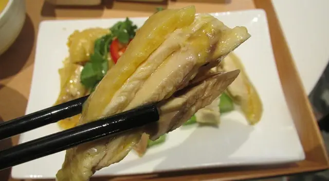 雞肉相當嫩滑, 甘香油潤