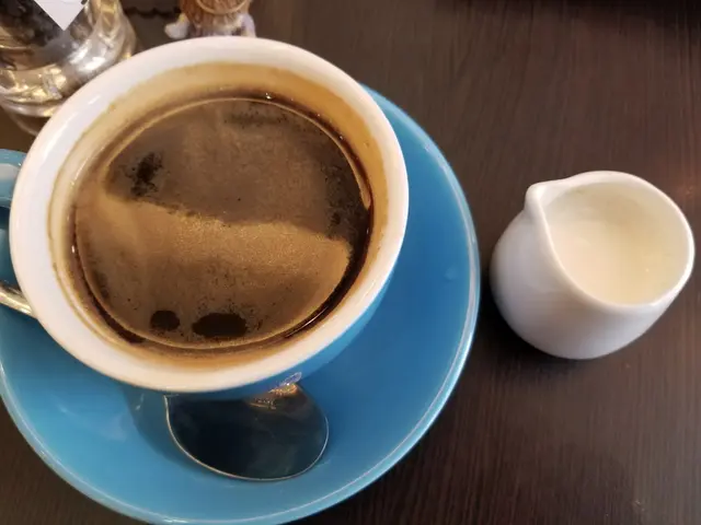 完全唔掂的熱咖啡,飲得出係水同啡的味道,係分得開既,黎到已經無啡油,跟啡的奶是凍,仲要跟餐加$10,簡直不知所謂