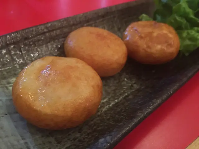 三個薯仔餅賣相真的很像芝士年糕~😂