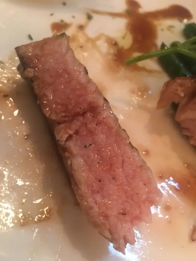 慢煮黑毛豬配香烤蒜頭