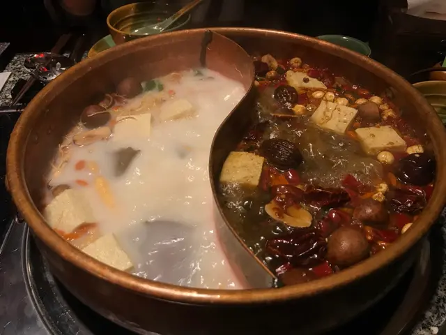 養生鍋併麻辣鍋