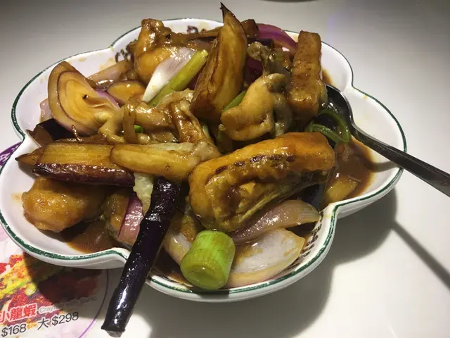 黃炆茄子脆魚腩