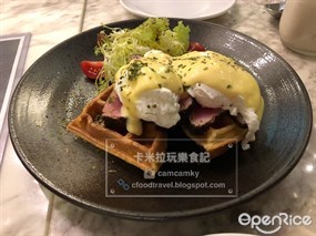 Coffee Tuna Waffle Egg Benedict - 大坑的The Pudding Nouveau