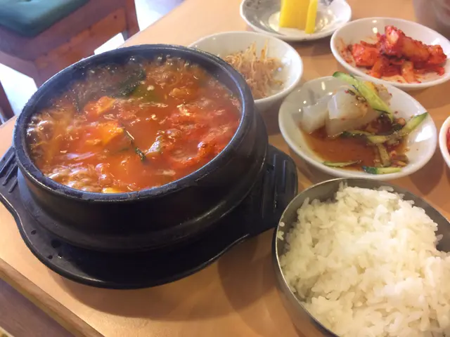 Lunch Set - 泡菜豆腐牛肉湯 