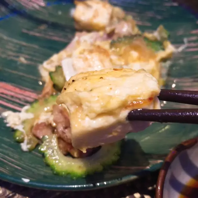 每件日式豆腐上都鋪上一層嫩滑的炒蛋