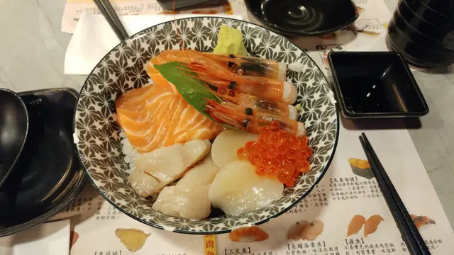 赤蝦什錦五色魚生飯