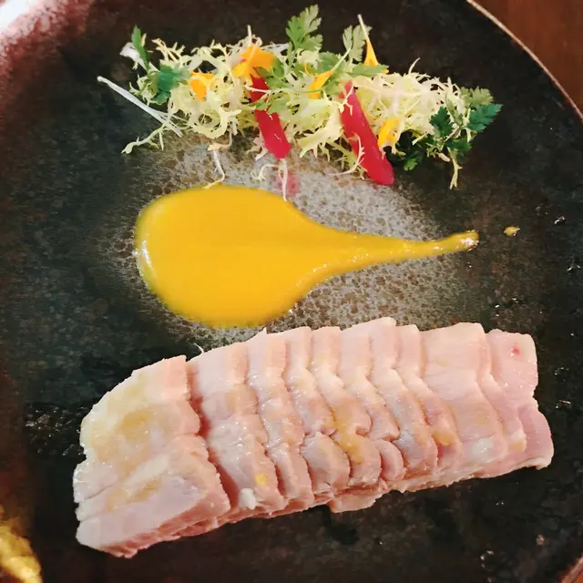 五花腩片配特製醬油