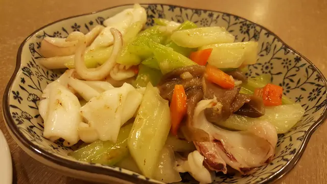 西芹炒鮮魷