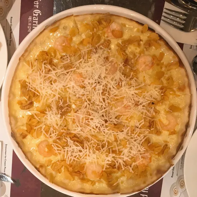 Garlic  snowing  pizza