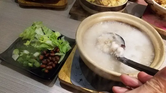 蠔仔肉碎生滾粥