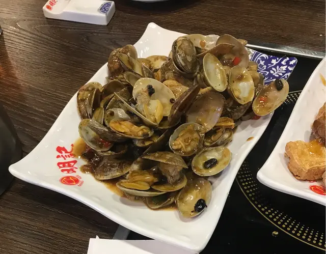 蜆肥美，咬落去有爆醬的感覺，脹卜卜👍🏼  只有少量有沙