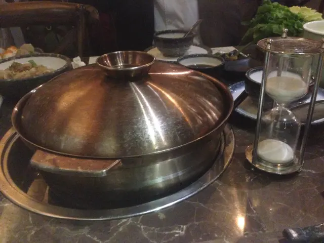 以新鮮椰青水作湯頭