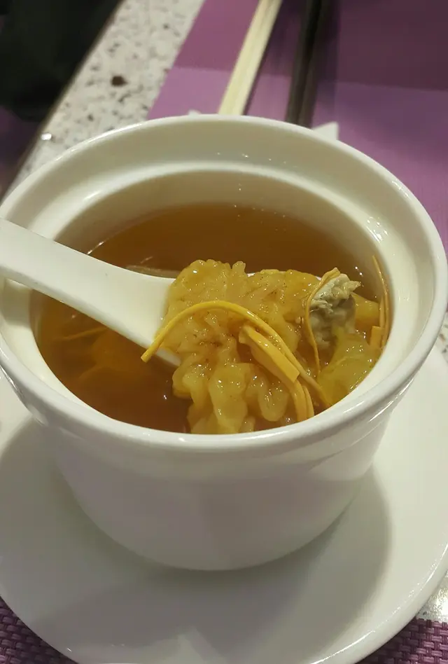 蟲草花竹生黃耳百合雪蓮子燉湯