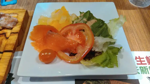 蕃茄鮮果煙三文魚沙律