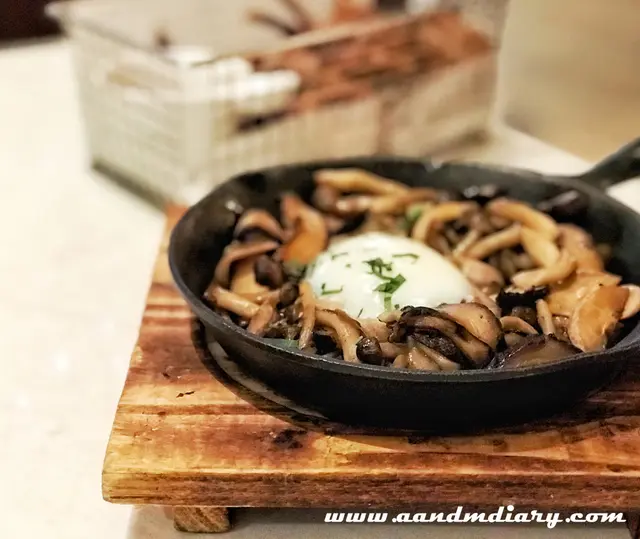 香蒜橄欖油炒野菌配溫泉蛋