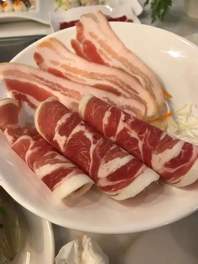 黑豚腩片及羊肉片(任食)