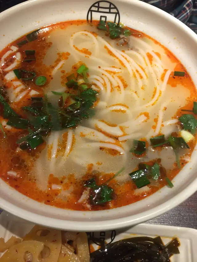 上菜時我以爲送同粉係分開上,因為d羊雜勁少,嚇親😨不過味道唔錯既