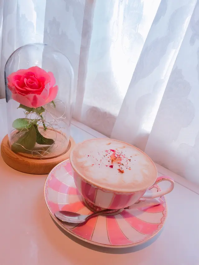 有淡淡玫瑰花味  唔算太甜  