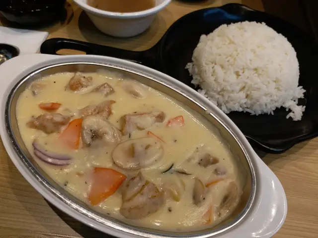白汁雞皇飯