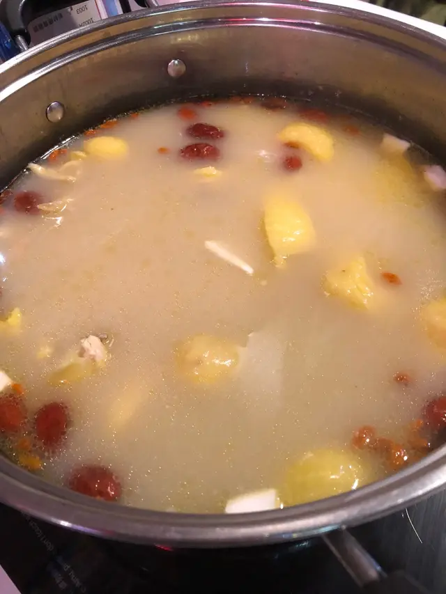 花膠雞煲（半隻）