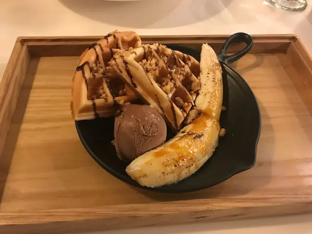 脆糖香蕉夾餅配雪糕