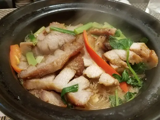 豬頸肉粉絲煲