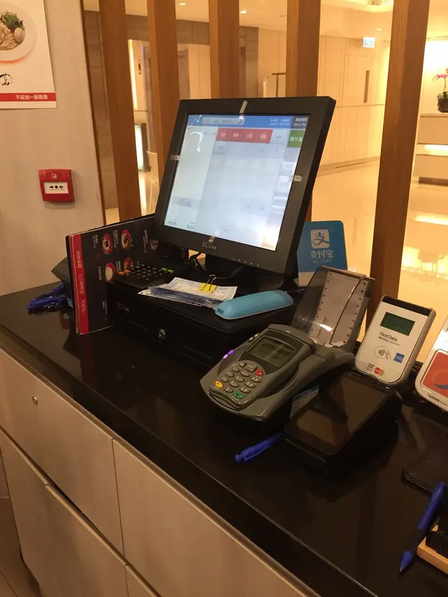 入門口要即刻揀野食  買飛  比錢